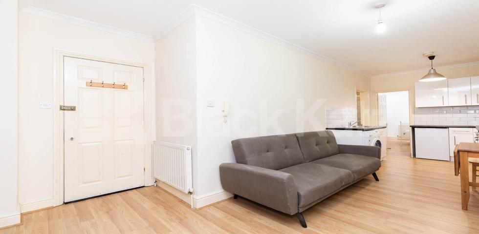 			LOCATION LOCATION LOCATION !!!, 1 Bedroom, 1 bath, 1 reception Flat			 Swan Yard, ISLINGTON N1